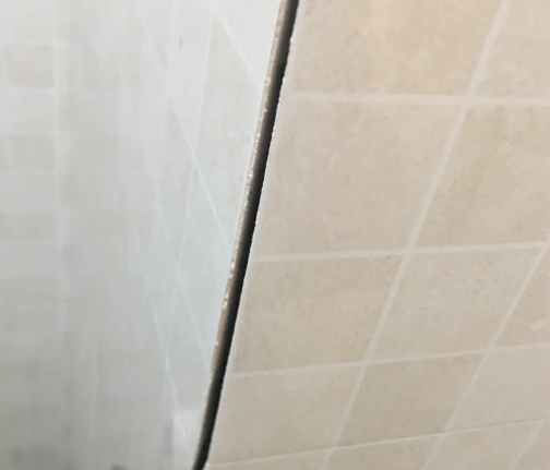 明水瓷砖空鼓维修公司分享阳台瓷砖脱落的修复过程可以分为以下几个步骤