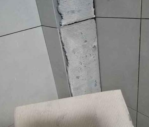 明水瓷砖空鼓维修公司分享下厨房瓷砖脱落的补救措施。